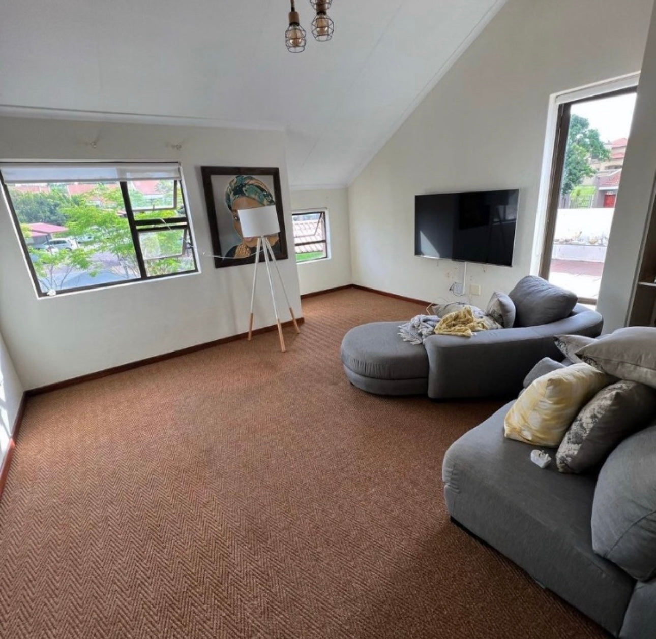 Fitted Carpets & Tiles